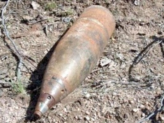 Proiectil neexplodat, găsit pe un teren din Valu